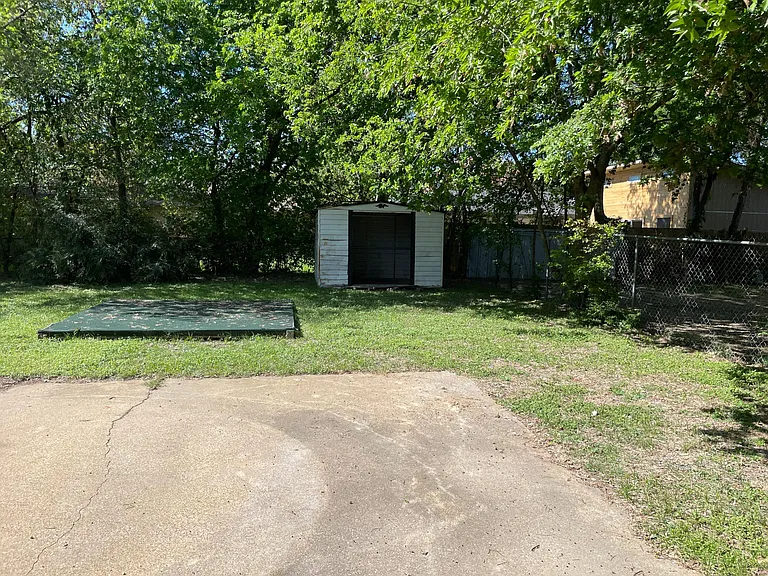 2723 Kellogg Ave — Photo 3