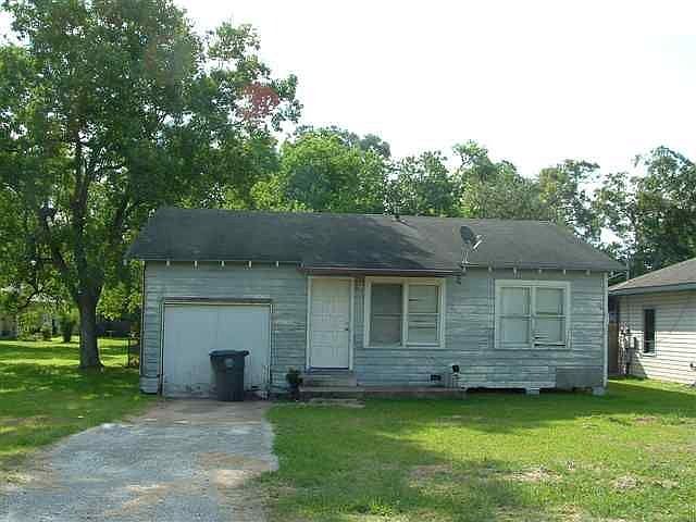 1st image of 7028 32nd St