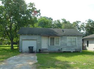 7028 32nd St, Groves, TX 77619