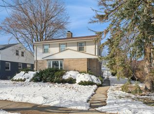 8646 E Prairie Rd, Skokie, IL 60076