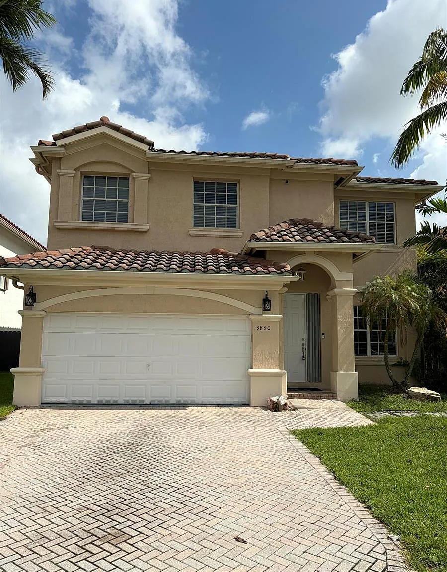 3 bed, 2.5 bath, 2428 sqft, $4,400 — Photo 1