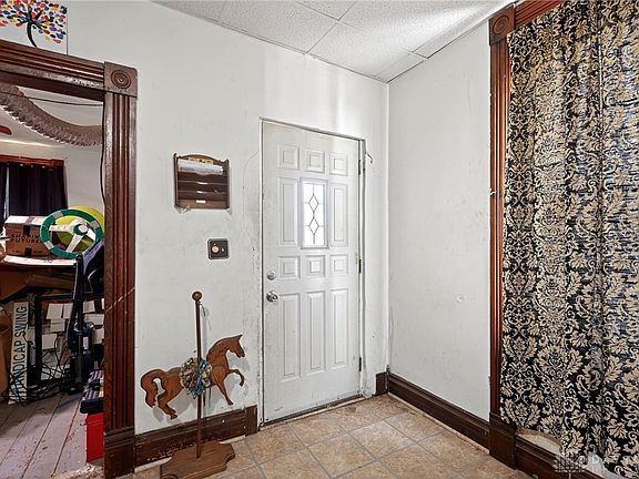 5th image of 1682 Edwards Ave