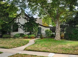 63 Central Pkwy, Merrick, NY 11566