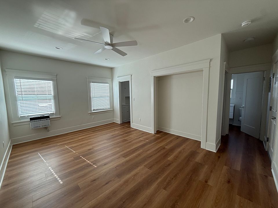 1st image of 1441 Edgecliffe Dr APT 32