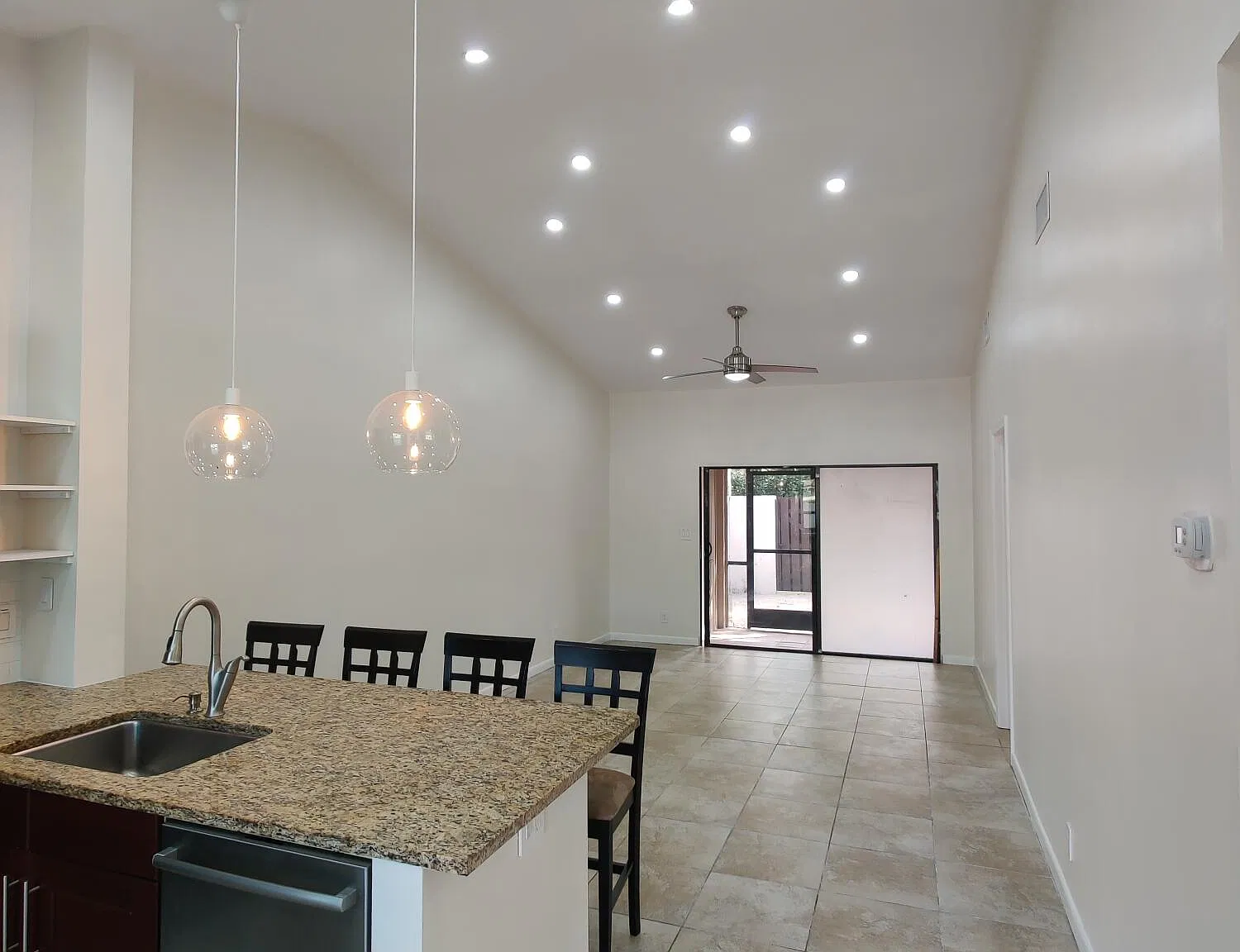 2 bed, 2.0 bath, 1061 sqft, $2,700 — Photo 4