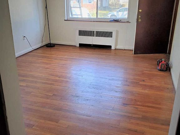 3rd image of 2715 Oakleaf Ave