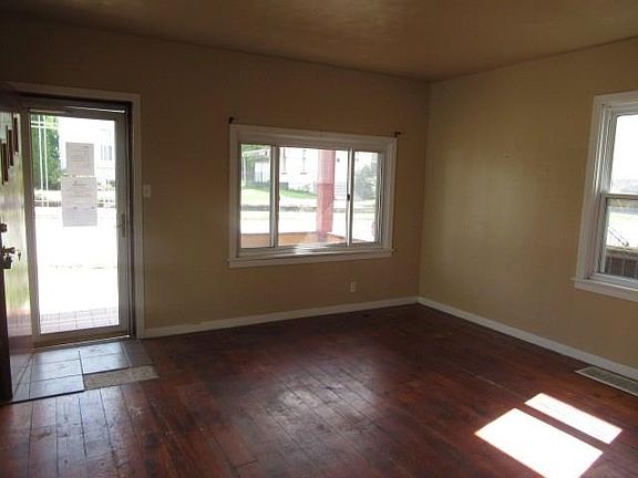 4th image of 35 Maple Ave