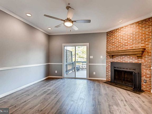 4th image of 1302 Banyan Cir