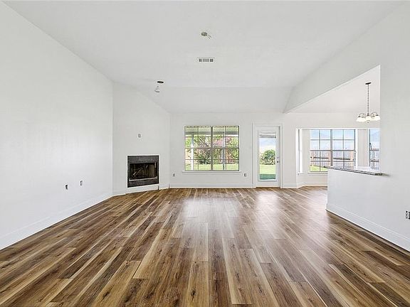 5th image of 47 Tuscany Dr