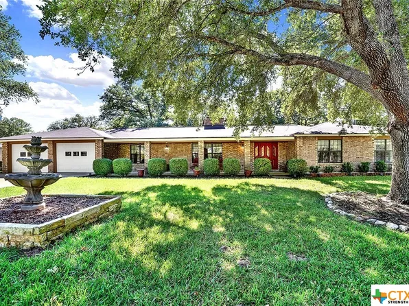 1983 Bentwood Dr, Floresville, TX 78114