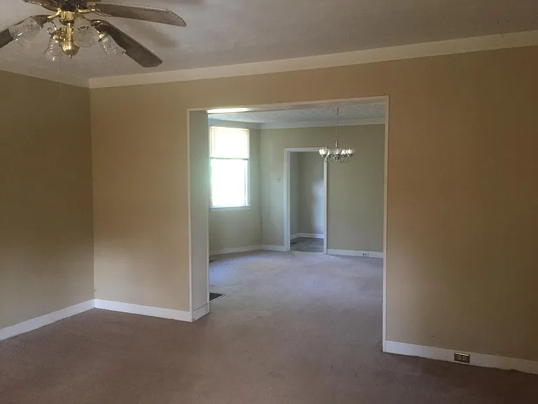 963 Laurel Ave — Photo 4