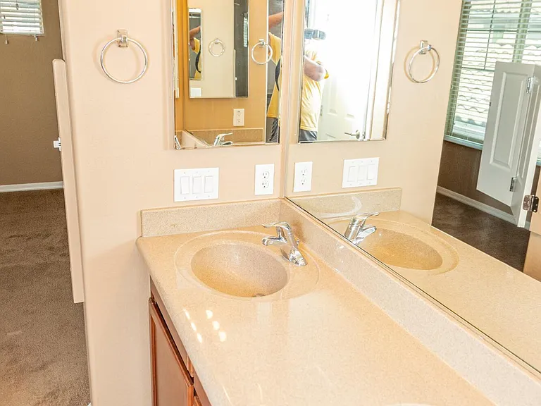 2162 W Scully Dr — Photo 24