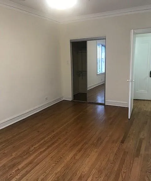 Large Bedroom w Closet