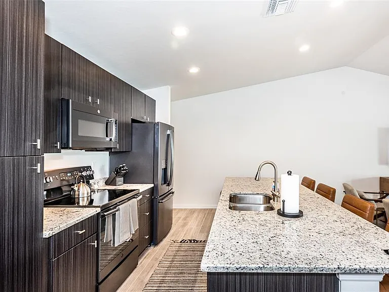215 Lewis Cir #112 — Photo 4