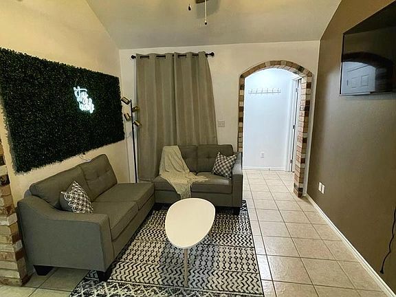 3rd image of 314 Maiele Cir