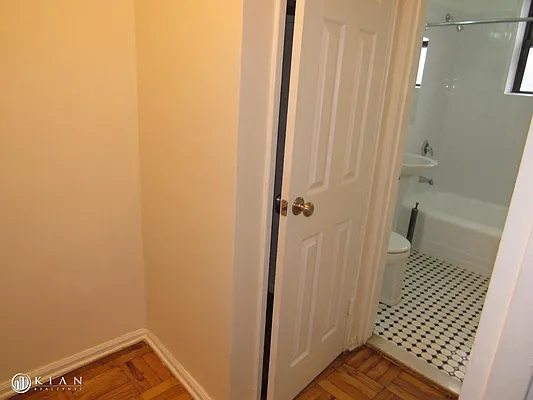 Rented by Kian Realty | media 16