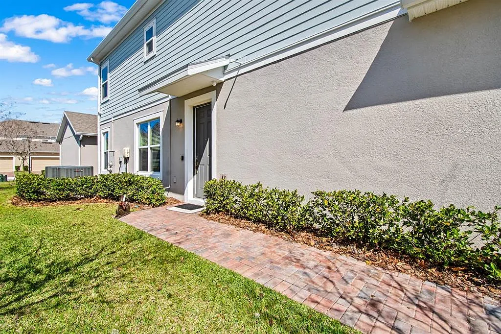 4 bed, 3.5 bath, 1976 sqft, $2,450 — Photo 3