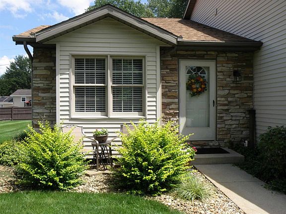3rd image of 25645 Arbutus Ct
