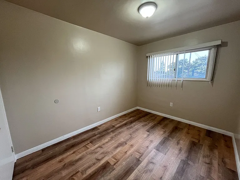 1135 W 90th St — Photo 5