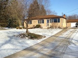 1401 Brookwood Dr, Mogadore, OH 44260