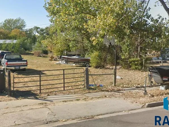 N Lamro St, Winner, SD 57580