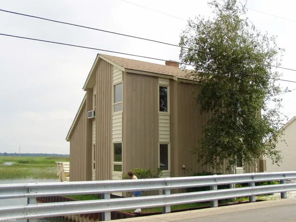 7887 Anchor Bay Dr, Clay, MI 48001