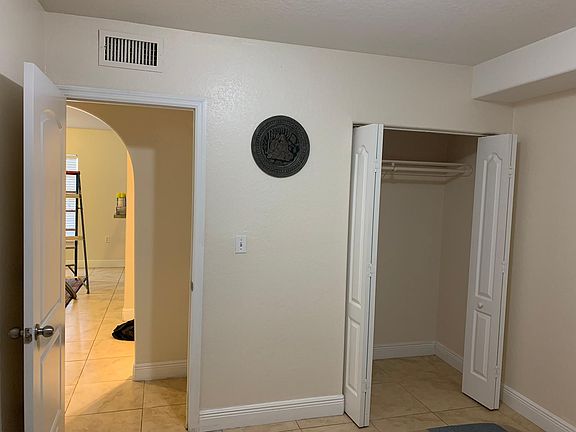 3rd image of 149 Bentley Dr Floor 149A
