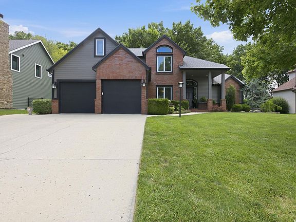 3rd image of 801 Fox Chase Ct