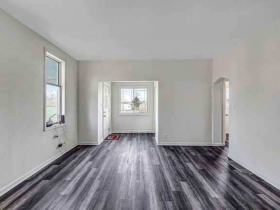 2nd image of 2761 Sandhurst Dr