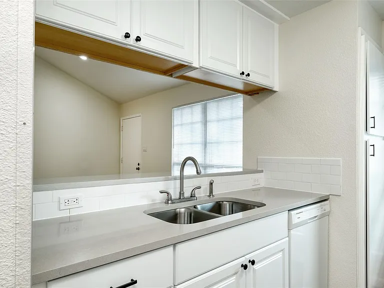 107 Nicole Cv #B — Photo 6