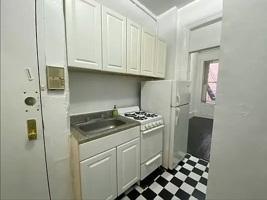 Rented by Ethan Blinder, LREB | media 16