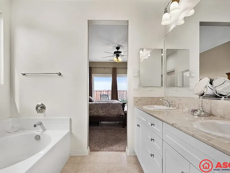 8209 Coral Point Ct — Photo 11