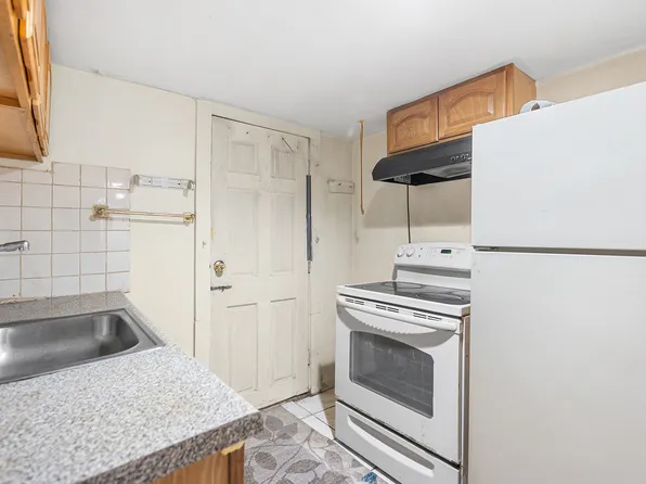 120-38 Inwood Street image 14 of 28