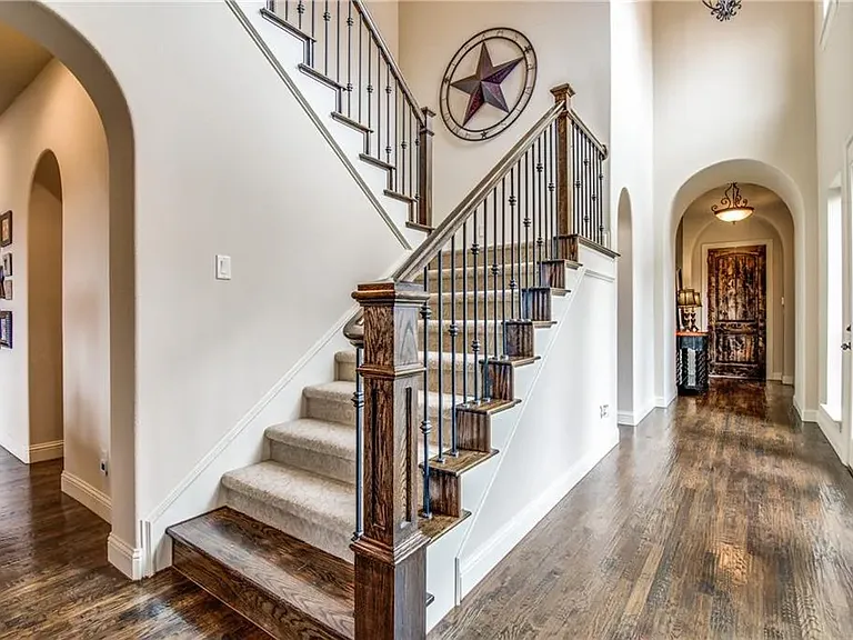 580 Butchart Dr — Photo 22