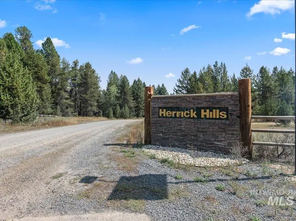 100 Coit Dr, Cascade, ID 83611