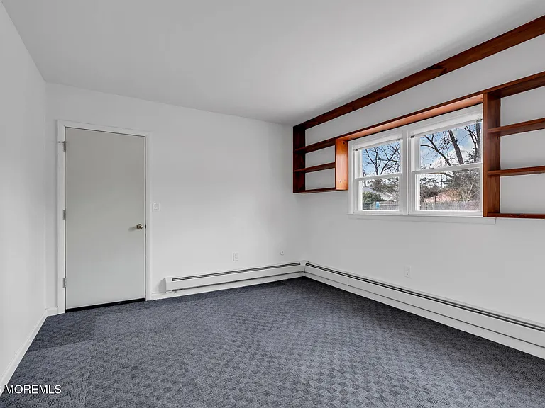 613 Champlain St — Photo 16