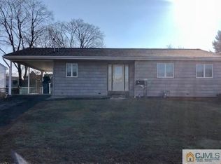 17 Dartmouth Rd, Parlin, NJ 08859