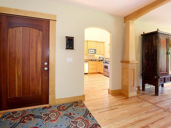 4th image of 133 Centennial St