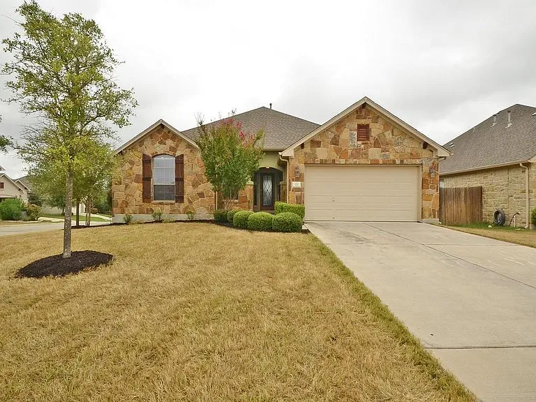111 Miss Ashley St — Photo 2