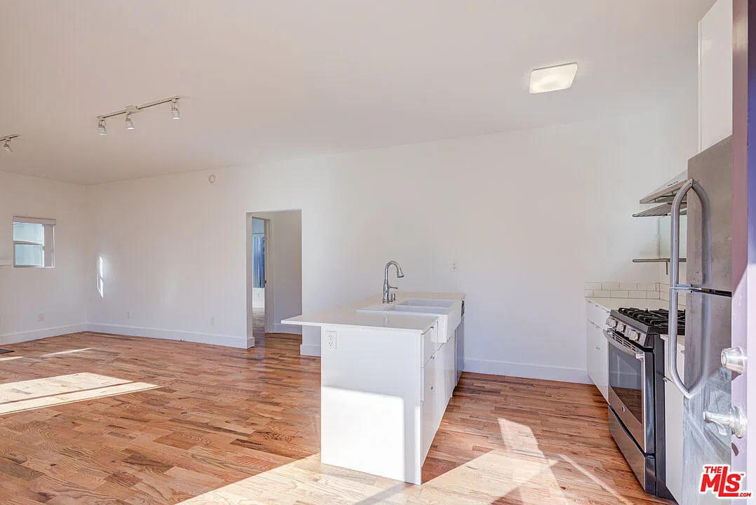 2 bed, 1.0 bath, $3,795 — Photo 2