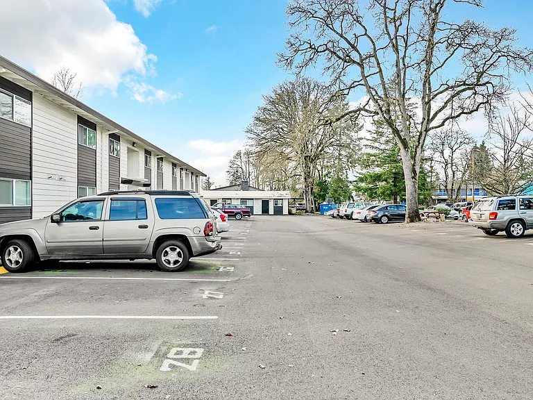 Cape Lee Apartments 2 & 3 Bedroom 1 Bathroom units — Photo 46