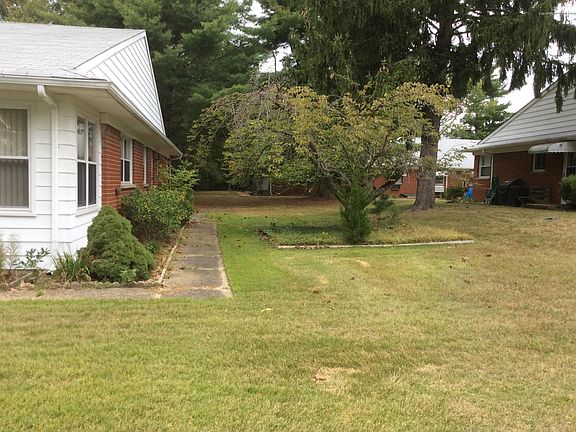2nd image of 518 Lilac Lane #B