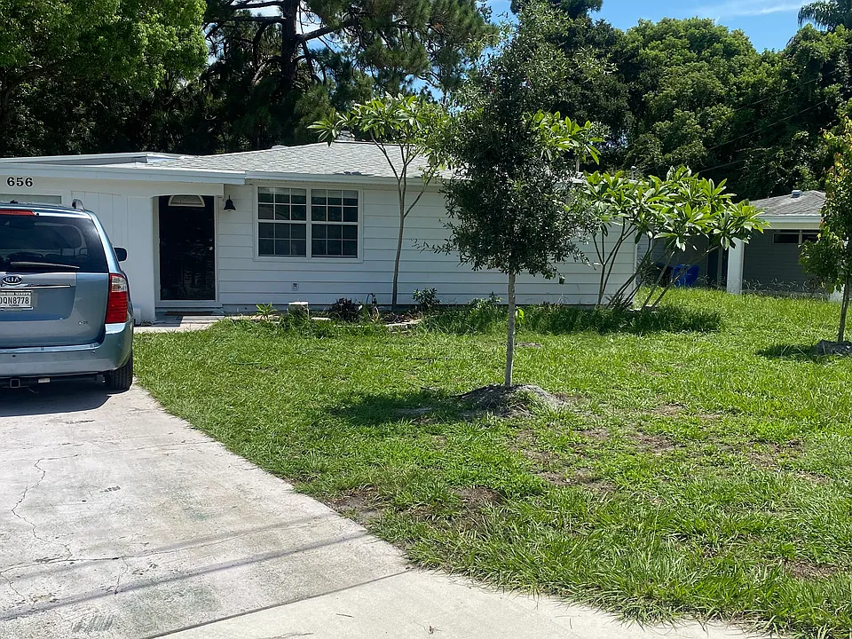 656 Dexter Dr