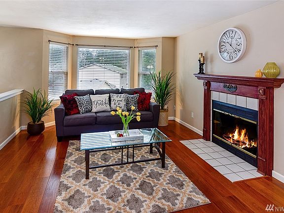 2nd image of 8205 Autumn Hills Pl NE