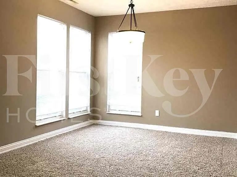 5683 Colonist Cir — Photo 4