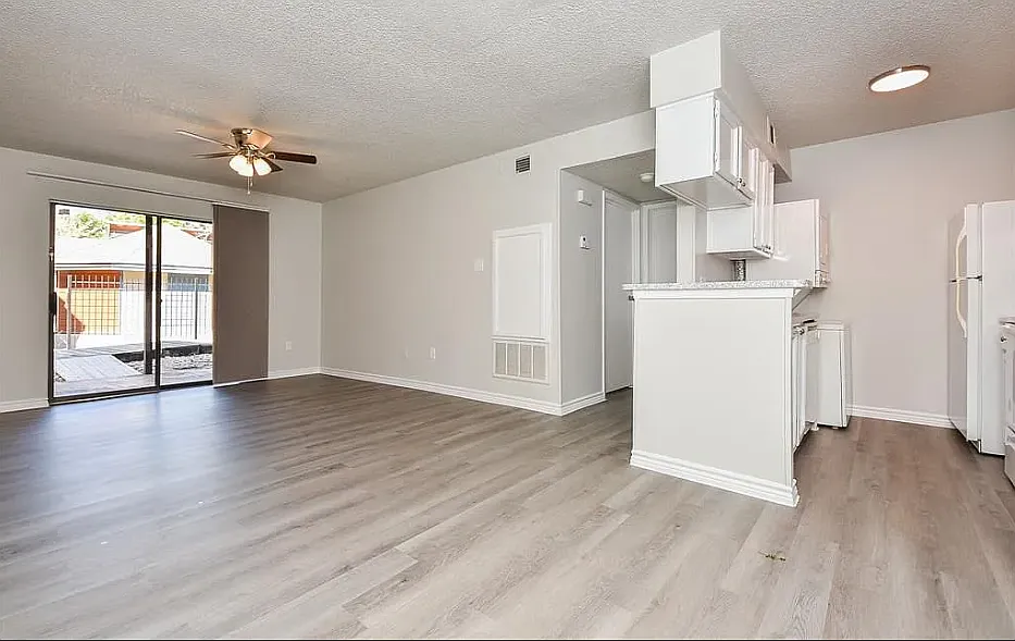 ROOKWOOD GOLF APARTMENTS