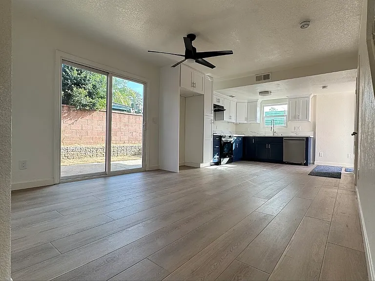 804 N Geneva St #B — Photo 6