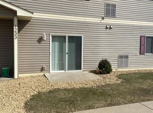 1233 Hidden Ln APT 3, New Richmond, WI 54017