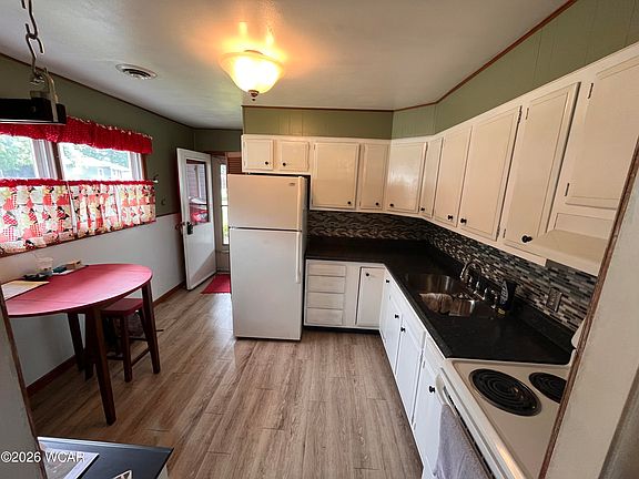 4th image of 324 Wren Ave