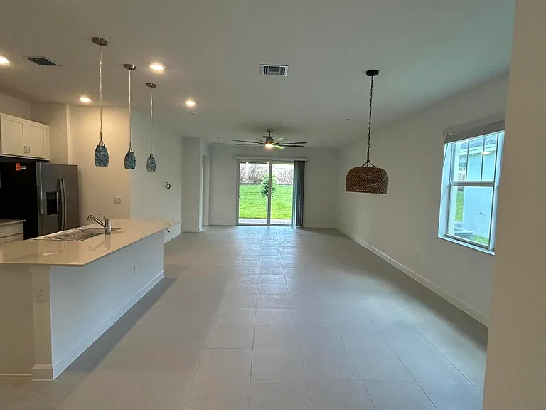 1769 SE Crosswood Way — Photo 5